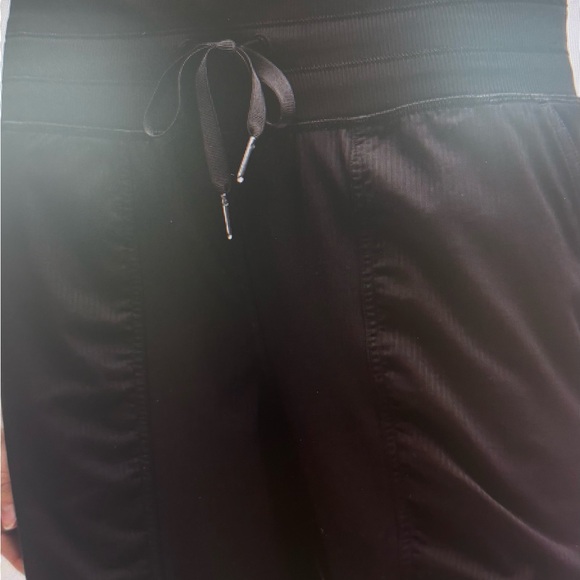 Lululemon Dance Studio Mi-Rise jogger 7/8 length size 6 - Picture 3 of 4